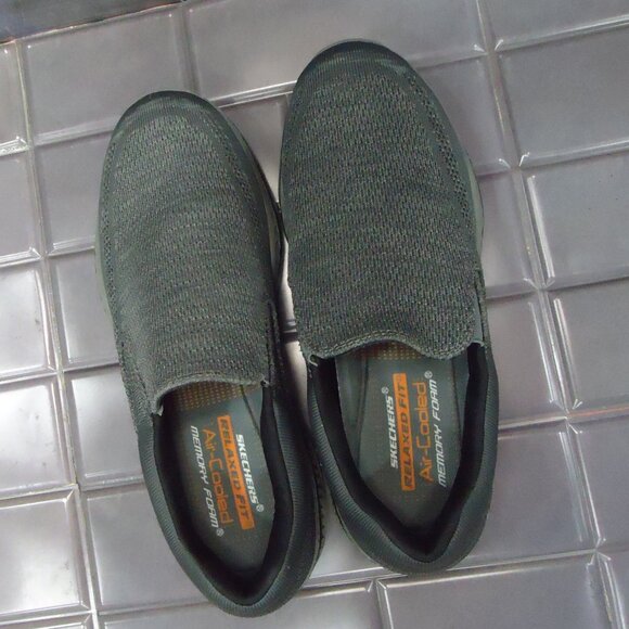 SIZE 10.5. Skechers Relaxed Fit Air- Cooled sneakers. - Picture 14 of 16